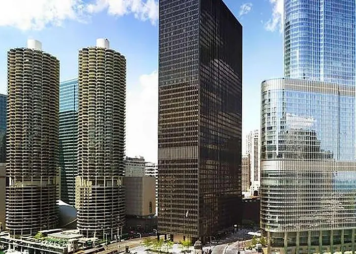 Hampton & Chicago-downtown