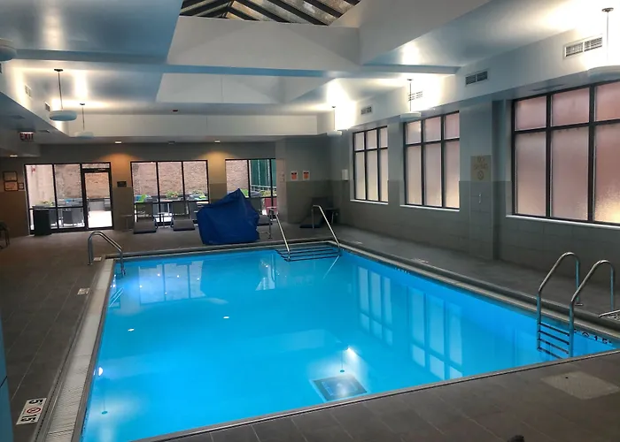 Hampton & Chicago-downtown 3*
